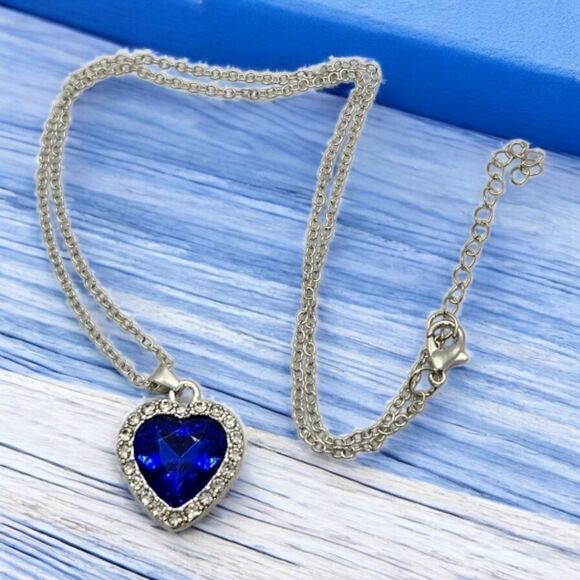 Blue Heart Rhinestone Necklace Titanic Inspired Heart of Ocean Iconic Pendant - Picture 4 of 7